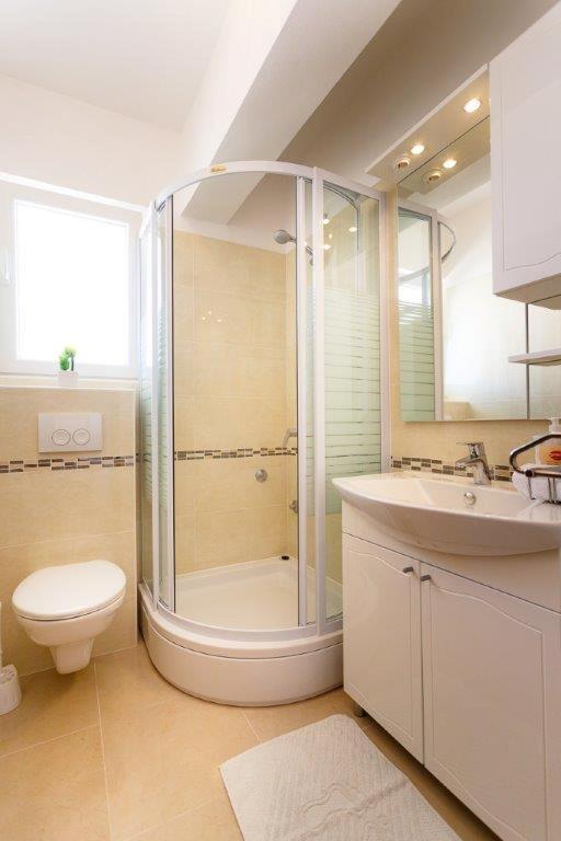 Apartmani Braut Kornić Exteriör bild