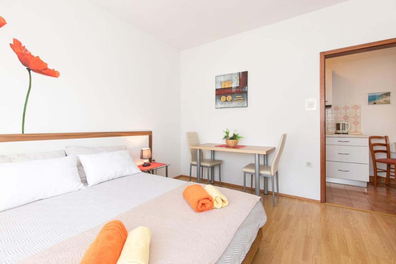 Apartmani Braut Kornić Exteriör bild