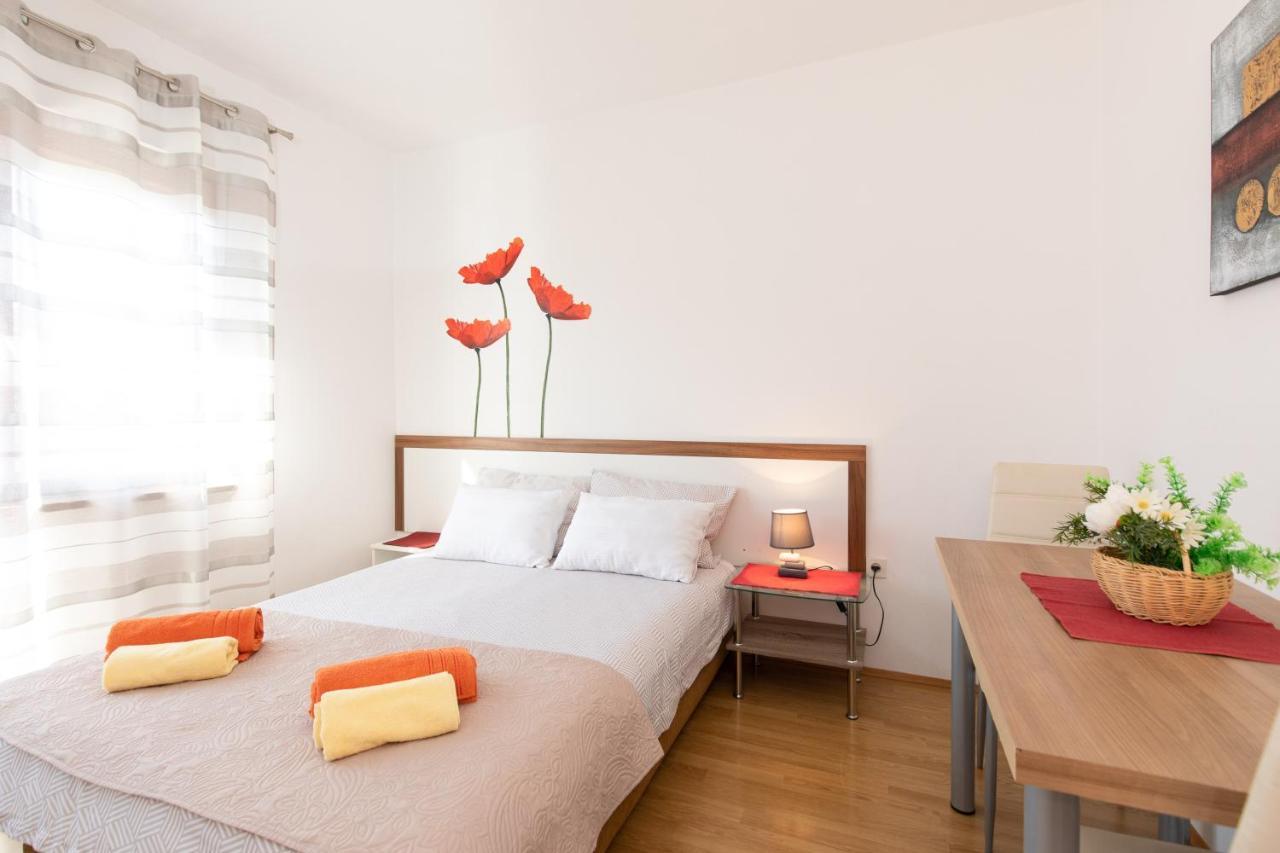 Apartmani Braut Kornić Exteriör bild