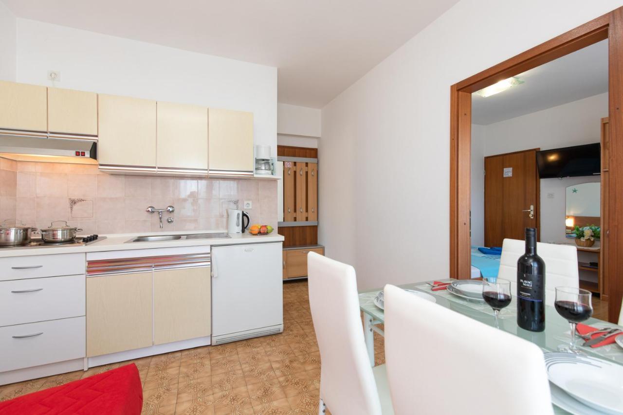 Apartmani Braut Kornić Exteriör bild