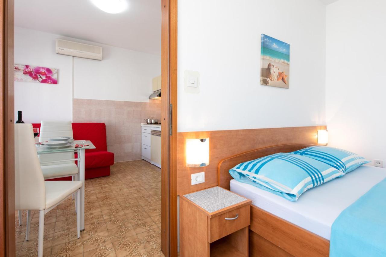 Apartmani Braut Kornić Exteriör bild