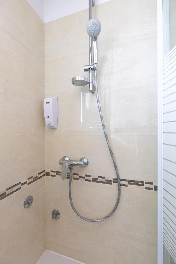 Apartmani Braut Kornić Exteriör bild