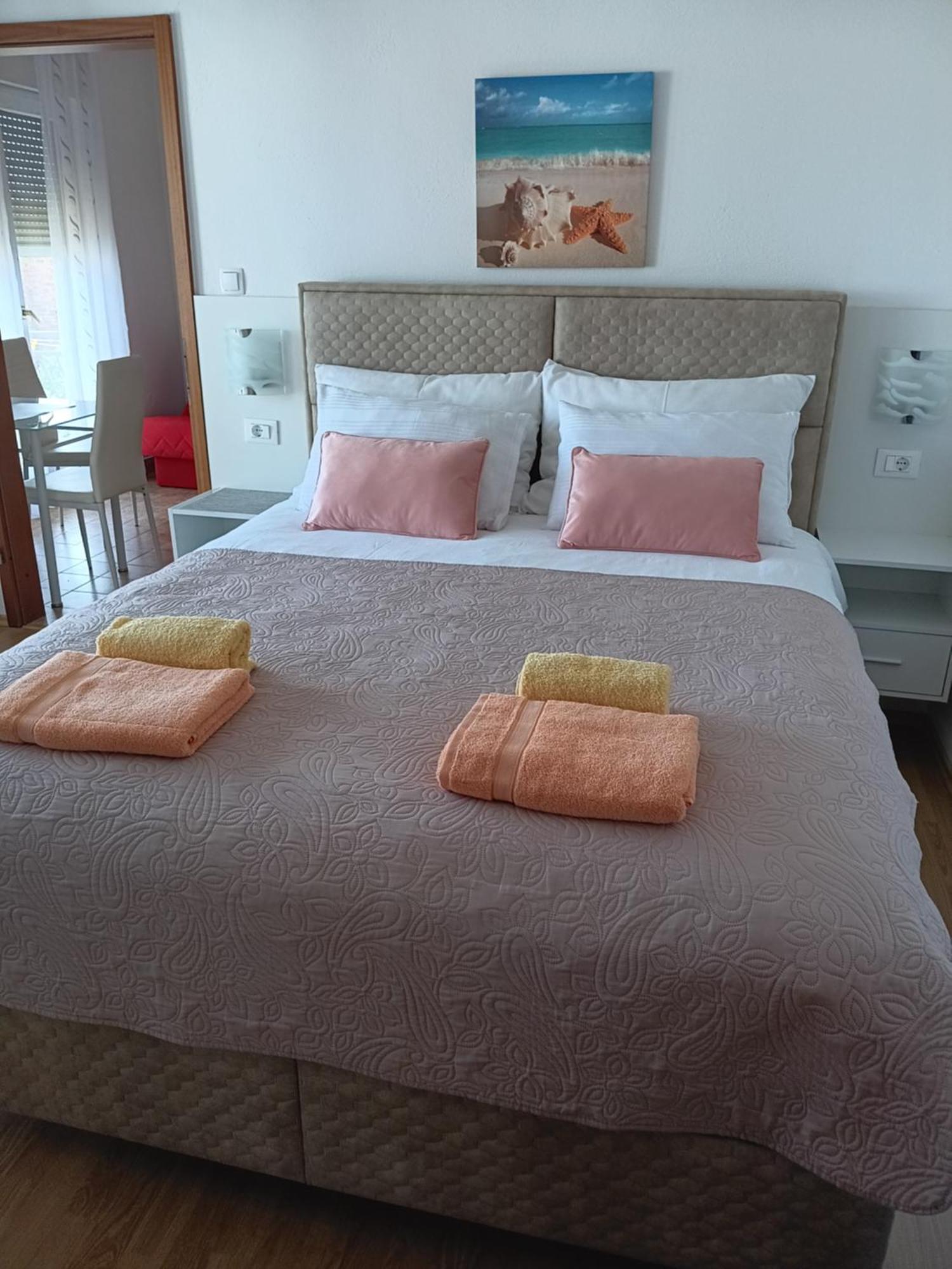 Apartmani Braut Kornić Exteriör bild