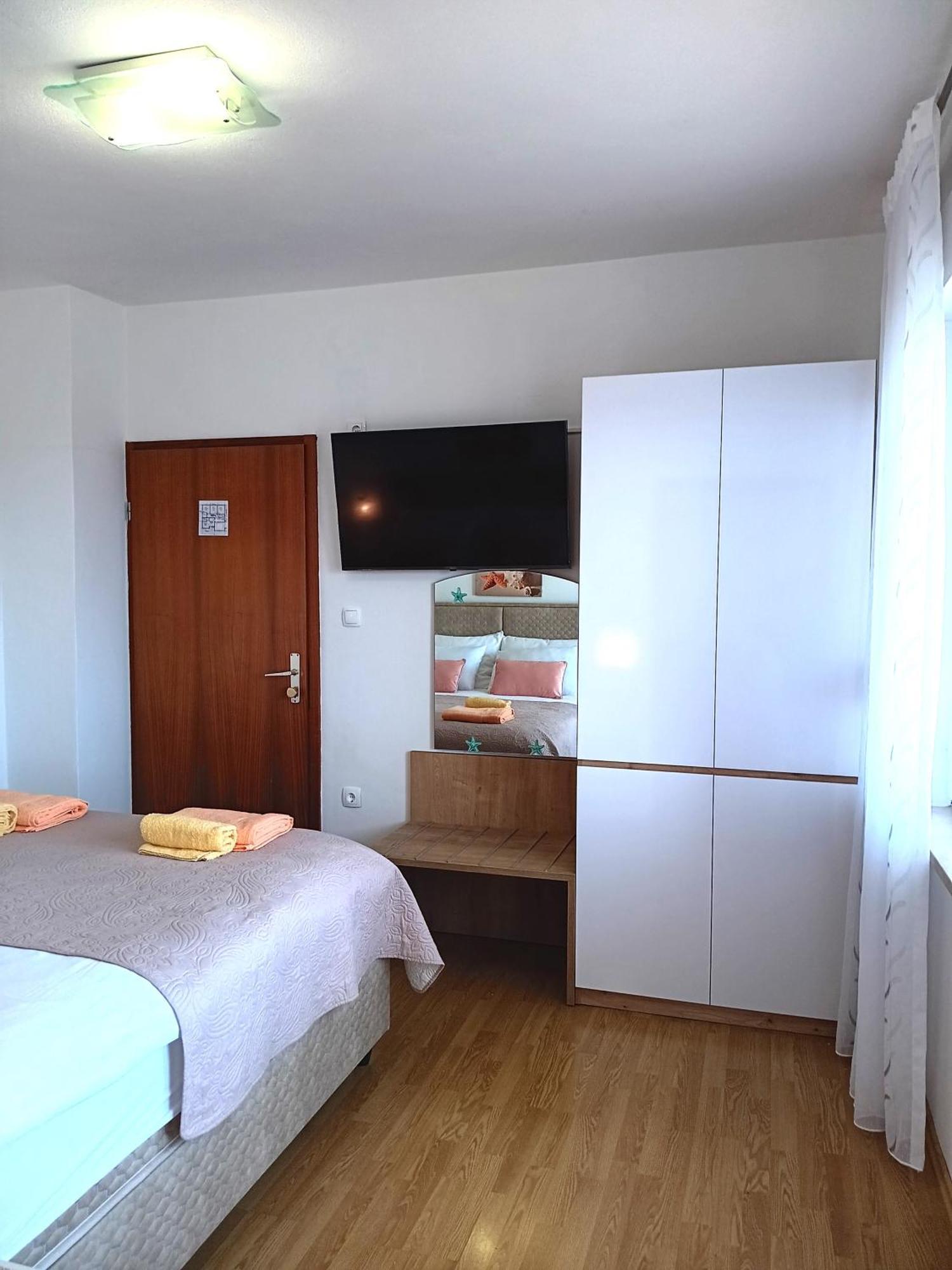 Apartmani Braut Kornić Exteriör bild